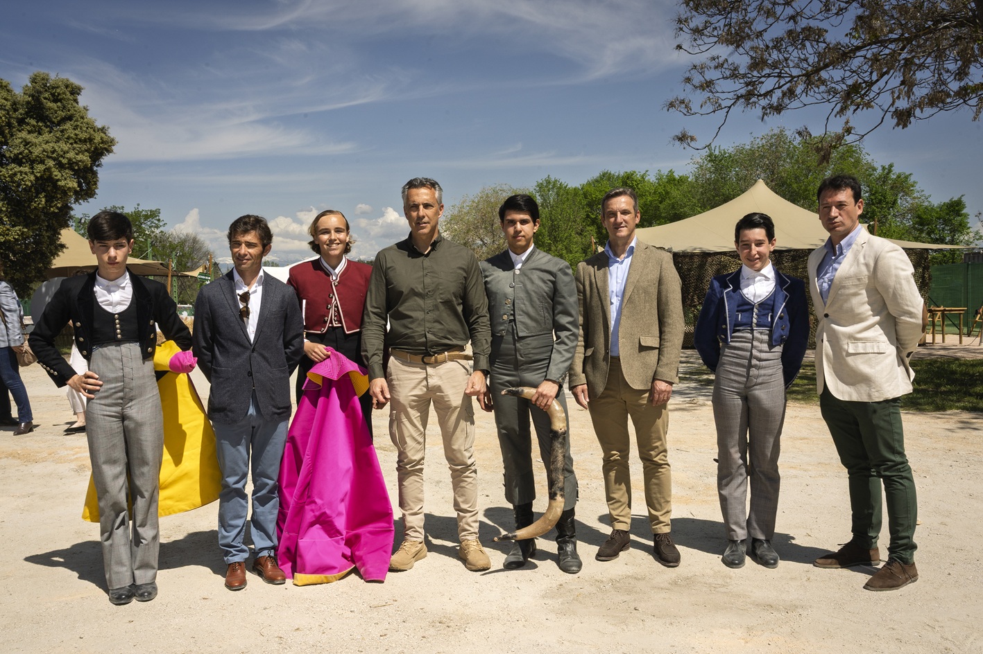 Carlos Novillo y alumnos de la Escuela Taurina Yiyo.